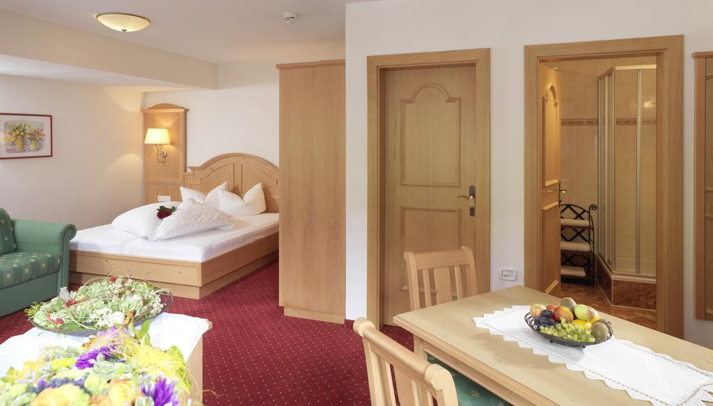 Hotel Augarten Neustift im Stubaital Room photo